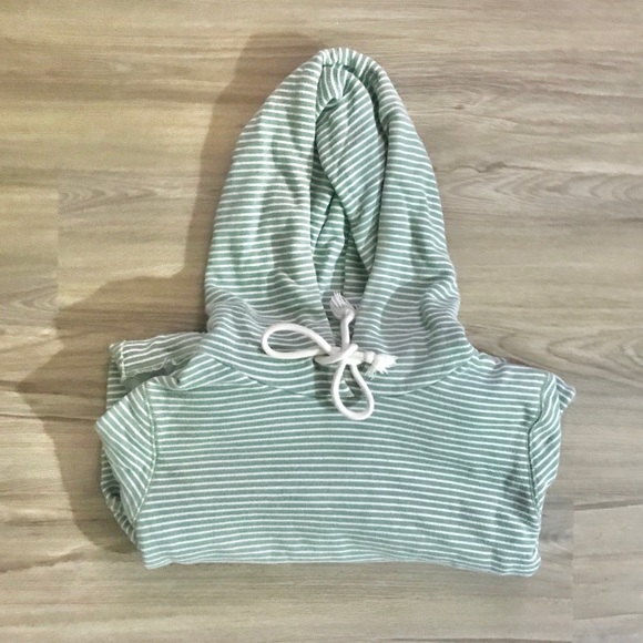 American Eagle Outfitters Tops - ◽️3/$20 AEO Distressed Sweatshirt